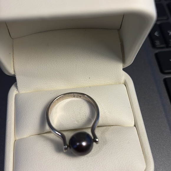 Sterling Silver and Black Pearl Ring - Picture 2 of 2